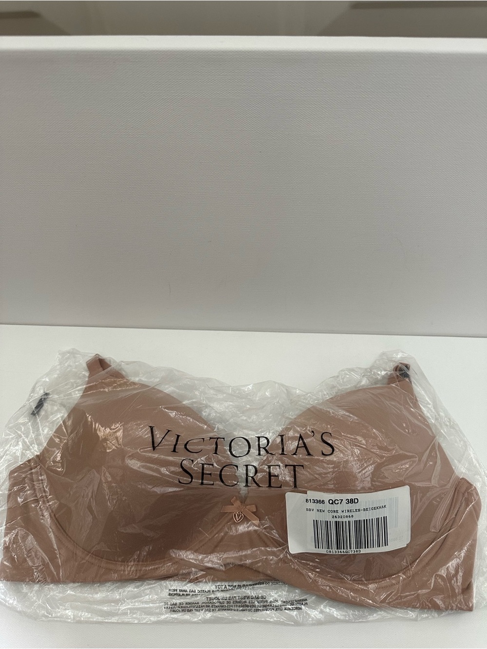 Victoria's Secret Nude Core Wireless Bra 38D NWT
